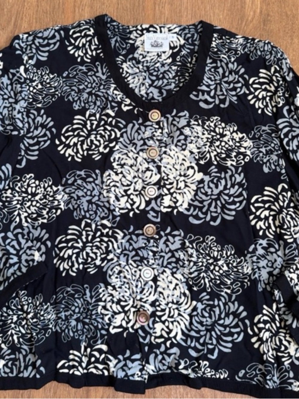 Very Vineyard Women's Navy Floral Button-Front - Picture 2 of 5